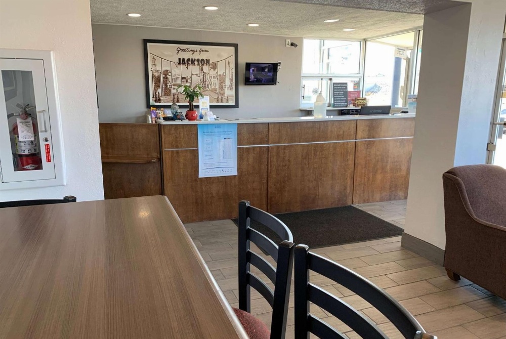 Super 8 by Wyndham Jackson